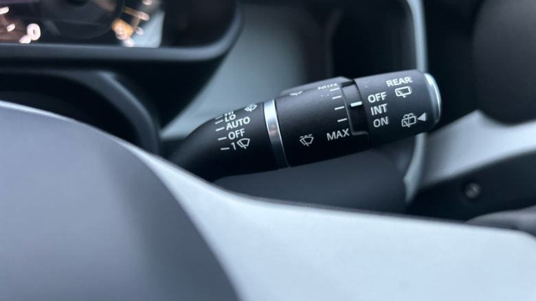 Land Rover Defender 3.0 D250 X-Dynamic SE 90 3dr Auto Diesel Estate